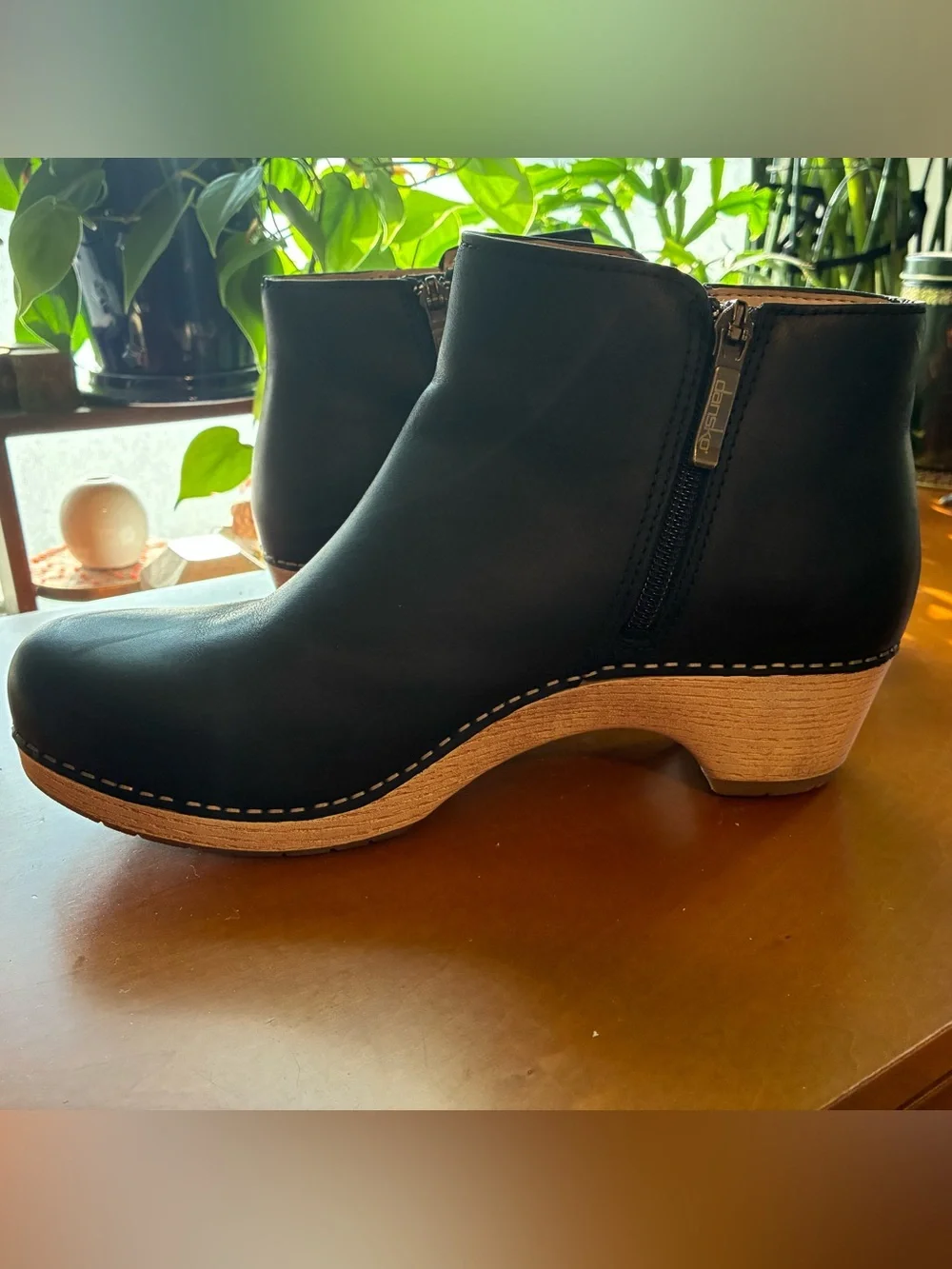 Dansko sleek black